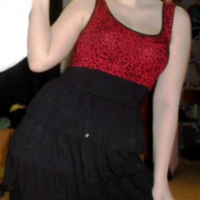 Červeno-černé šatičky z C&A