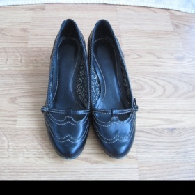 Černé retro lodičky z Deichmanna s prošíváním