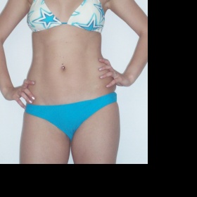 Modré plavky s dvěmi horními díly (modrý s hvězdami a barevný)