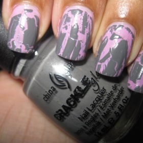 China Glaze - Crackle Cracked Concrete (praskající lak)