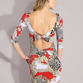 Šaty s mašličkami na zádech