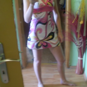 Růžové šatičky se vzorem