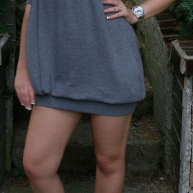 Šedé šaty zn. Bershka