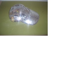 Stříbrná, nebo černá kšiltovka s flitry