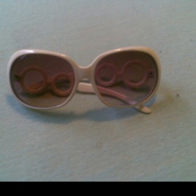 Bílé sluneční brýle