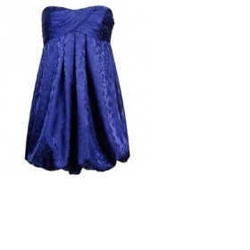 Jaké doplňky k modrofialovým leopardím šatům?