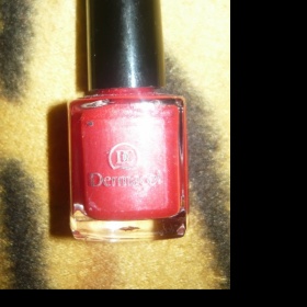 Červený lak na nehty od Dermacolu - foto č. 1