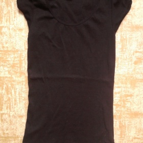 Černé triko s nabíranými rukávy F and F