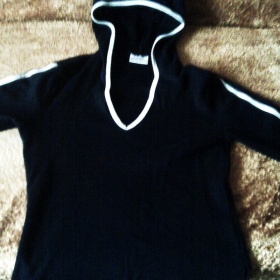 Černé triko s dlouhým rukávem