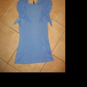 Modrý top s volánky Amisu - foto č. 1