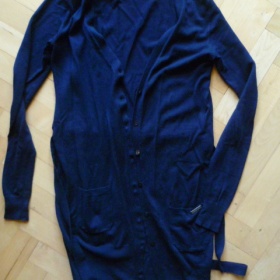 Tmavě modrý dlouhý svetr na knoflíčky zn. Reserved - foto č. 1