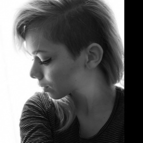 Nesouměrný učes - sestřižení ze strany