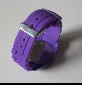 Fialkové hodinky se zirkony