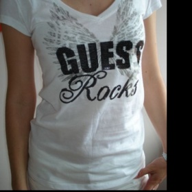 Bílé tričko s černou aplikací Guess