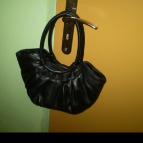 Černá kabelka do ruky