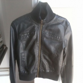 Černá koženková bunda