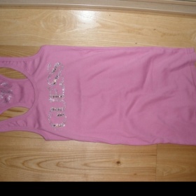 Růžové tílko značky Guess