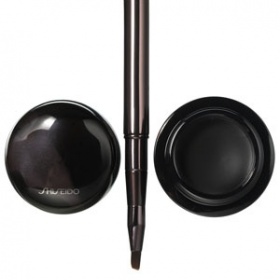 Kvalitní štěteček na aplikaci gelových linek