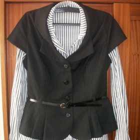 Černá jemně proužkovaná společenská vestička Orsay