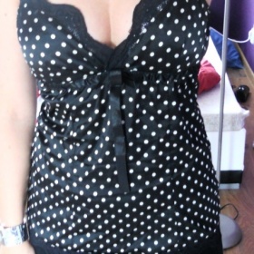 Černé tílko s puntíky Amisu S