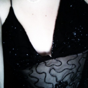 Černé tílko s flitry