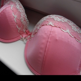 Růžová podprsenka New Yorker