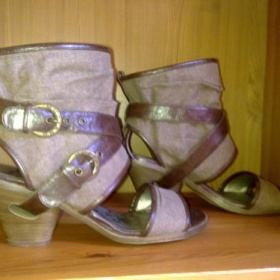 Hnědé letní boty na podpatku Mustang