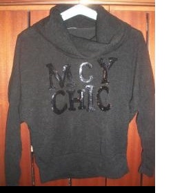 Černý rolák s netopýřími rukávy, neznámé zančky