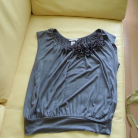 Šedé  tričko z H&M se zajímavým motivem