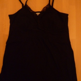 Černý top s krajkou na ramínka zn. Clockhouse- C&A