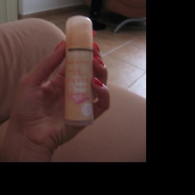 Make-up Bourjois s efektem 10 hodin spánku, odstín 75 abricoté