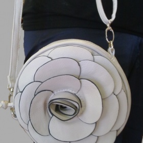 Bílá kulatá kabelka Rose
