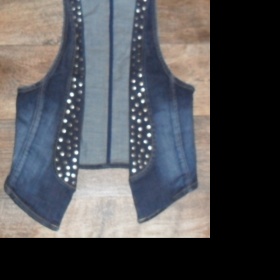 Riflová vestička tmavomodré farby s cvokmi značka Clokhouse - foto č. 1