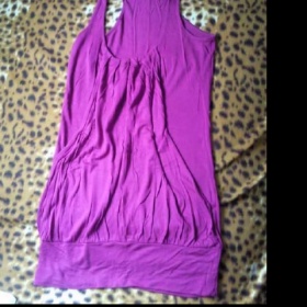 Dlhší  top cyklaménovej farby