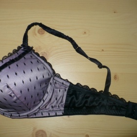 Černorůžová podprsenka H&M - foto č. 1