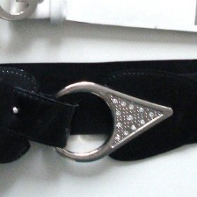 Černý široký pásek na gumu