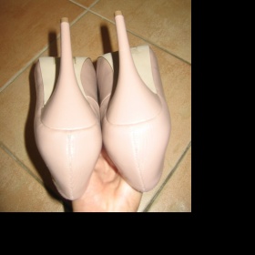 Nude lodičky s otevřenou spičkou Asos