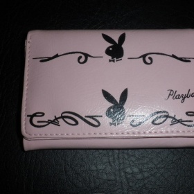 Růžová peněženka s motivem Playboy - foto č. 1