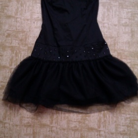 Černé šaty s tylovou sukýnkou Gate - foto č. 1