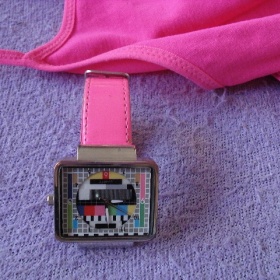 Růžové hodinky-fosforové