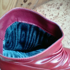 Červené kotníčkové boty