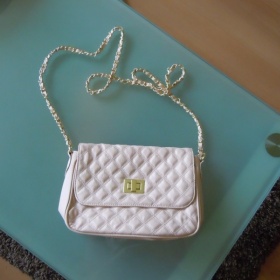 Nude crossbody se zlatým řetízkem Asos