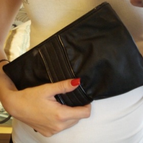 Černé psaníčko s řasením zn. Terranova