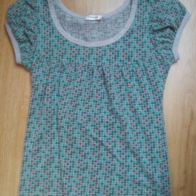 Puntíkované tričko,zelené odstíny, značka Orsay