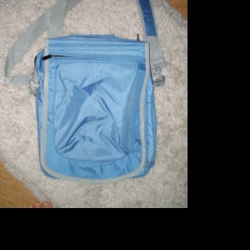 Modrá sportovní taška