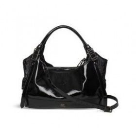 Lesklá kabelka - je to ještě IN?