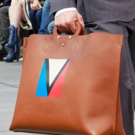 Nové logo LV v mužské kolekci