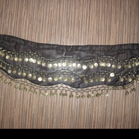Černý šátek na břišní tance se zlatými plíšky