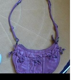 Menší fialová taška přes rameno, zn. Avant Premiere