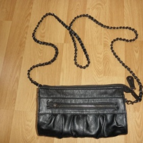 Crossbody kabelka psaníčko s řetízkem černá New Yorker